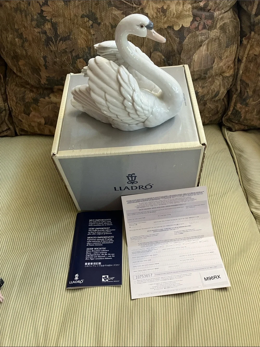 Lladró White Porcelain Swan Figurine
